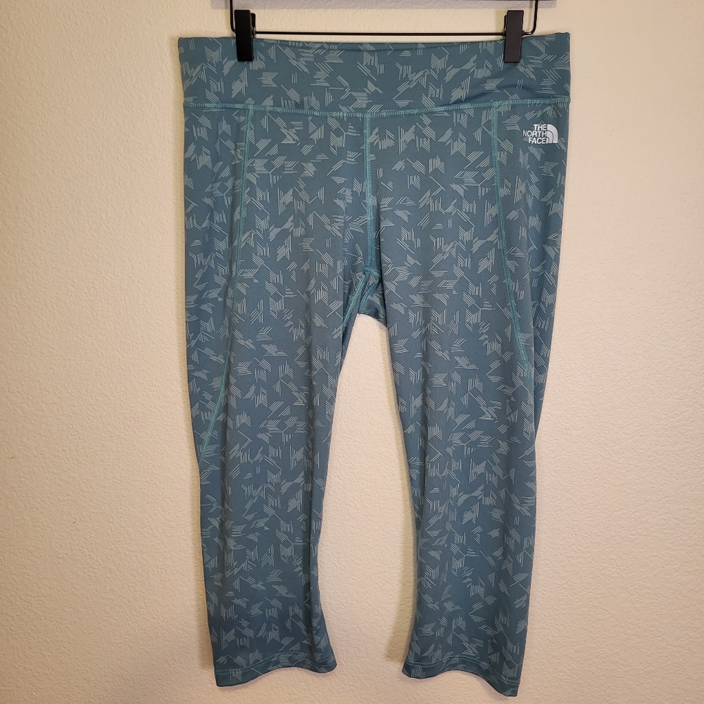 The North Face Etched Snow pattern Capri Leggings size Large